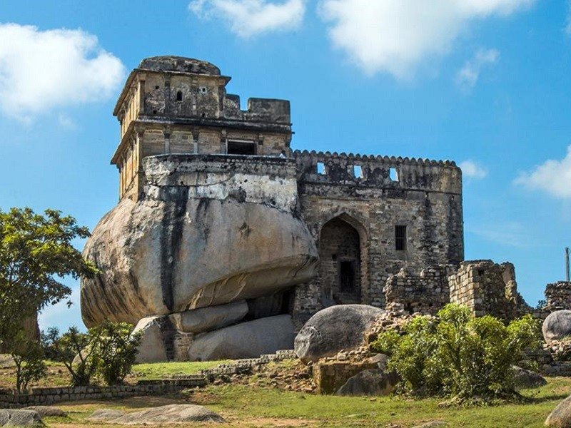 Balancing Rocks Rani Durgawati Fort